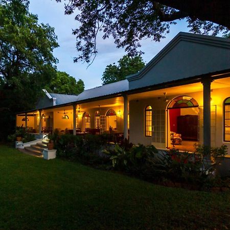The Courtney Lodge Victoria Falls Eksteriør billede