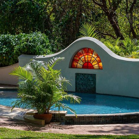 The Courtney Lodge Victoria Falls Eksteriør billede