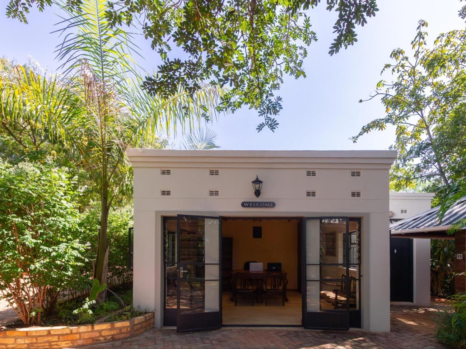 The Courtney Lodge Victoria Falls Eksteriør billede