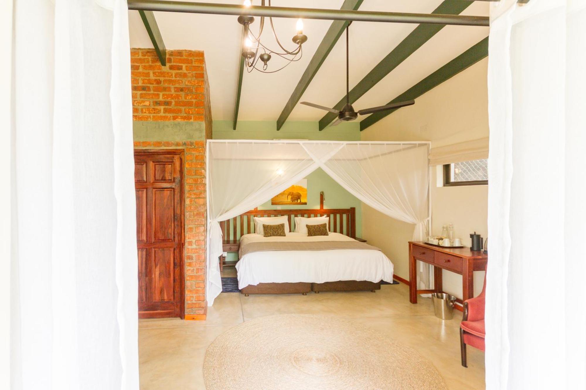 The Courtney Lodge Victoria Falls Eksteriør billede