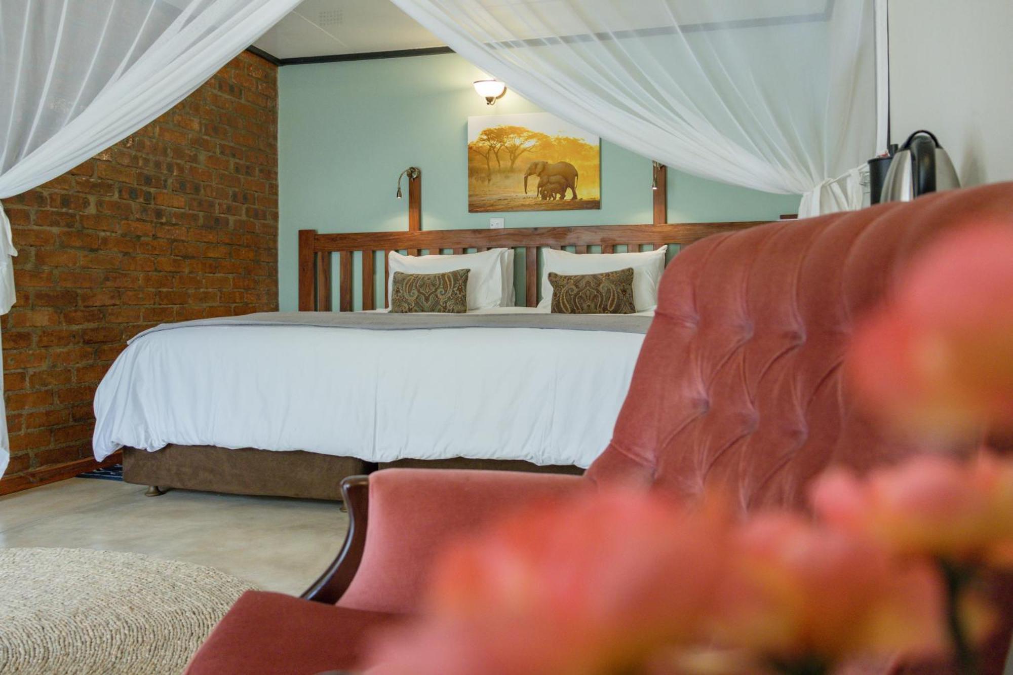 The Courtney Lodge Victoria Falls Eksteriør billede