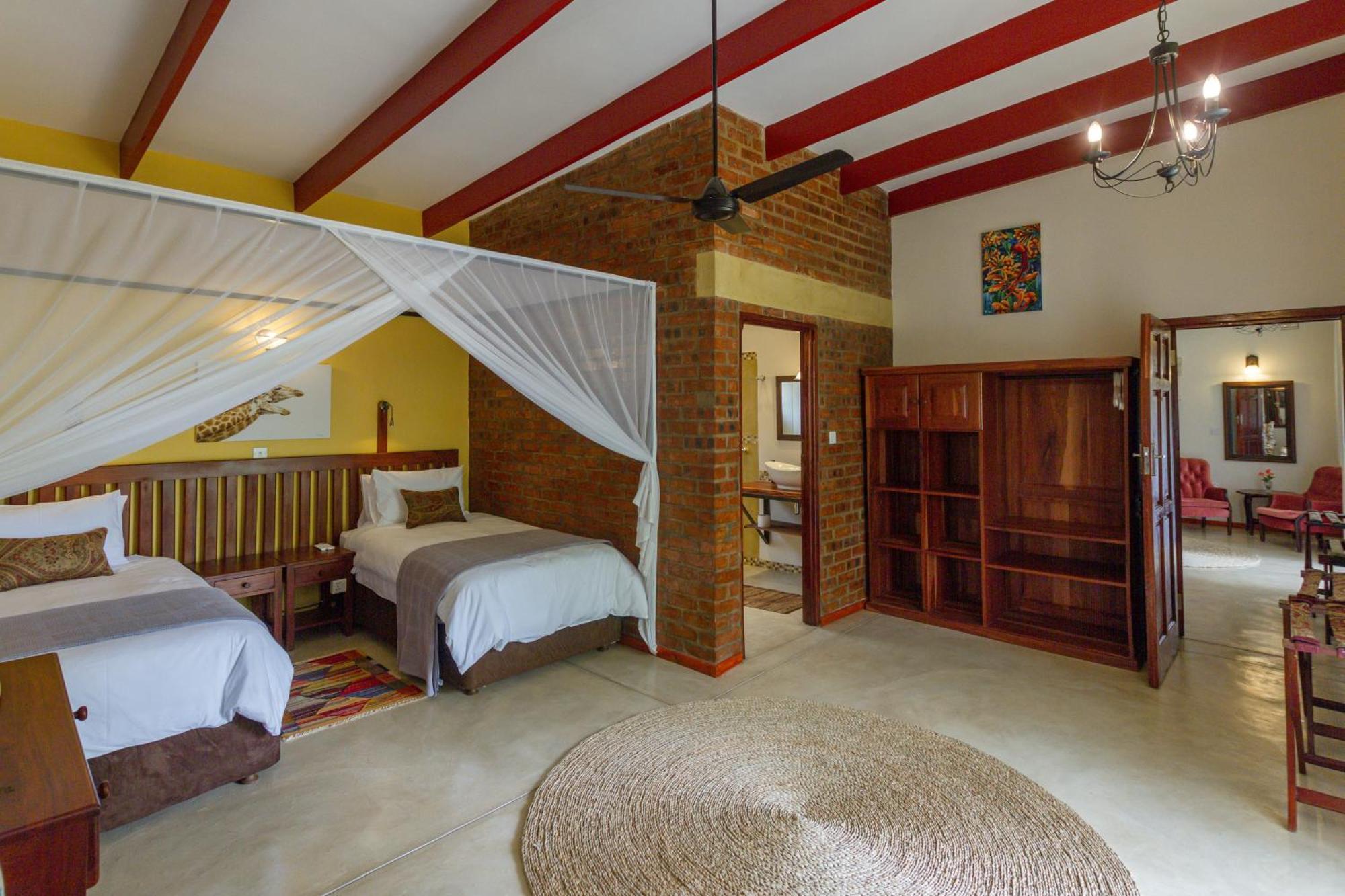 The Courtney Lodge Victoria Falls Eksteriør billede