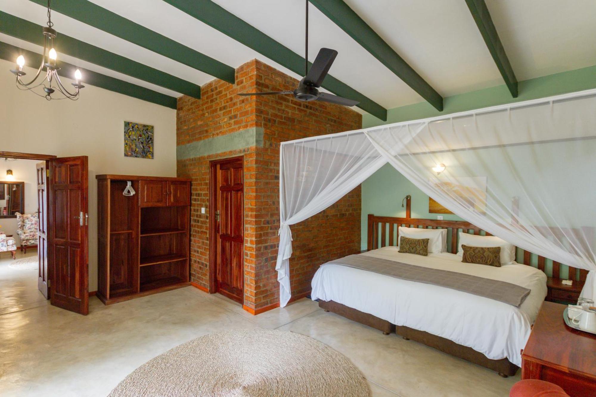 The Courtney Lodge Victoria Falls Eksteriør billede