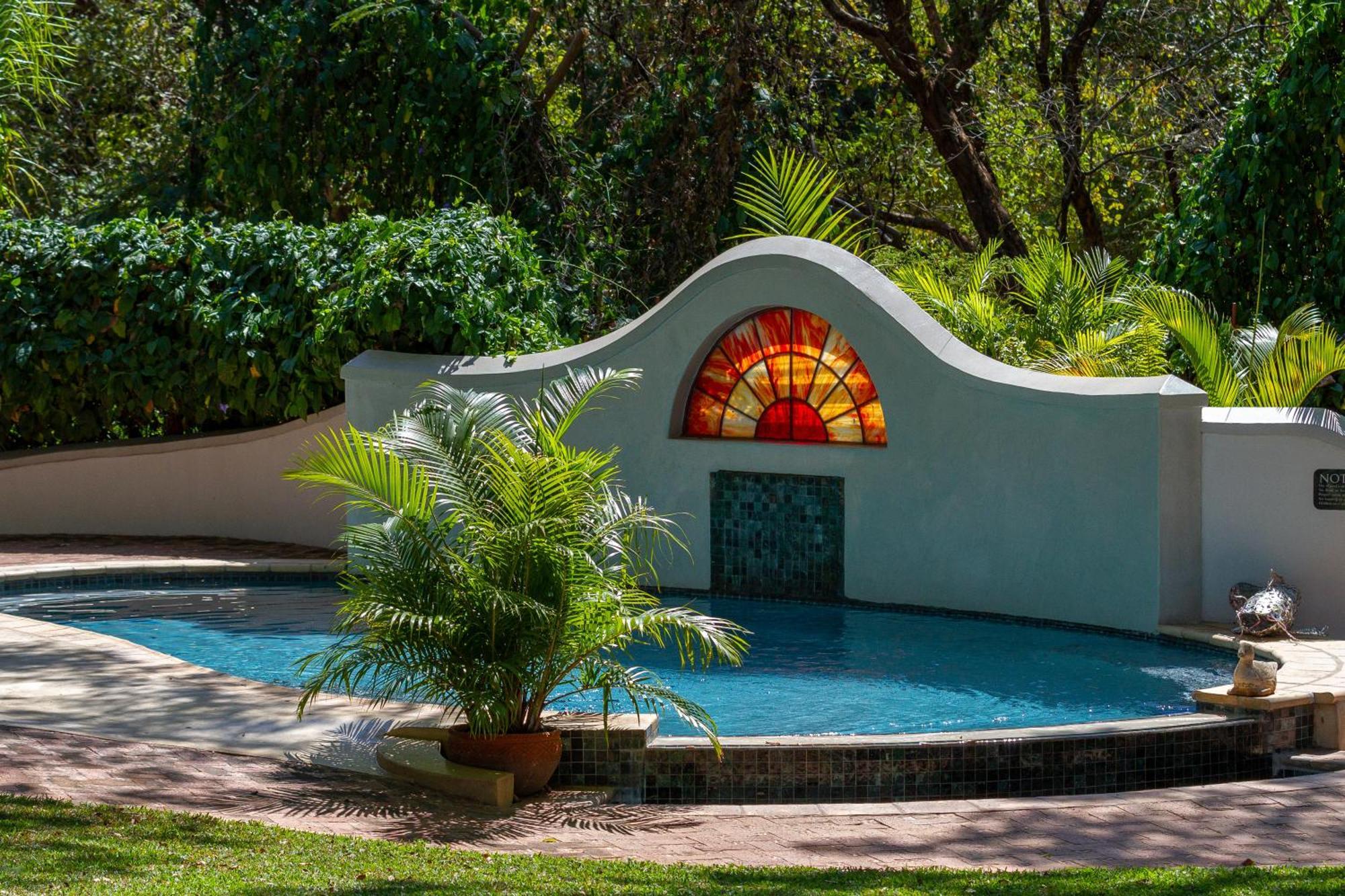 The Courtney Lodge Victoria Falls Eksteriør billede
